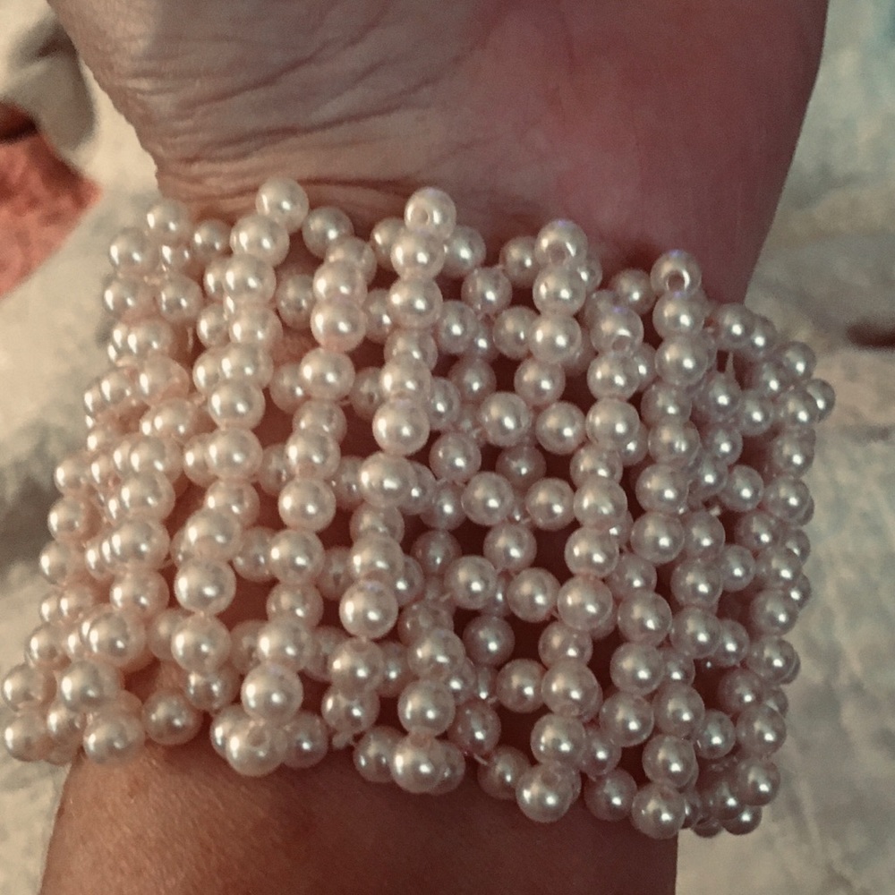 Faux pearl bracelet light pink